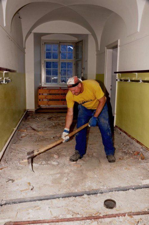 Die Abbrucharbeiten sind weit fortgeschritten.   Foto: STB