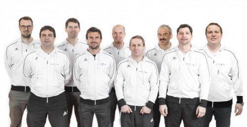 Die sieben Landestrainer Sven Benning, Wolfram Waibel, Christoph Kraxner, Kai Nöster, Pepi Hirschbühl, Lubomir Matera und Patrick Rusch (v. l.) mit Tobias Weidinger (ganz l.) und Simon Nußbaumer (4. v. l.). Foto: Privat
