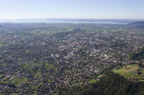 In Vorarlberg passen viele Standortfaktoren, es gibt aber auch noch Aufgaben für die Politik: Die Wirtschaft ist im Rheintal besonders leistungsfähig. Foto: VN/MD Franc