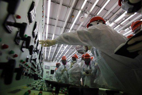 Drei Jahre nach der Atomkatastrophe im japanischen Fukushima stellt das dort ausgetretene, radioaktiv verseuchte Kühlwasser das größte Hindernis für die Aufräumarbeiten dar. FOTO: REUTERS