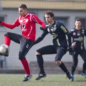 Rothosen starten die Mission Klassenerhalt