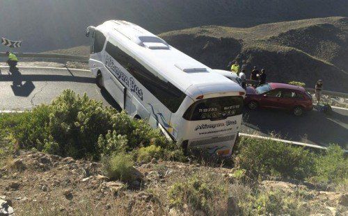 Ein Bus hat beim Zurücksetzen eine Gruppe von Urlaubern angefahren. Ein Italiener stürzte einen Abhang hinunter, er starb am Unfallort. EPA