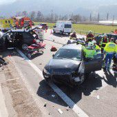 Vier Autos in Kollision verwickelt