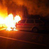 Polizeiauto vorsätzlich in Brand gesteckt