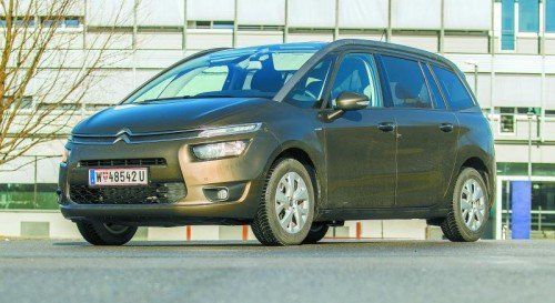 Flott gestylte Karosserie: Mitten hinein in den Trend praktischer wie attraktiver Kompakt-Vans fährt der Grand Picasso. Fotos: vn/steurer