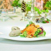 Gänselebermousse mit Salat