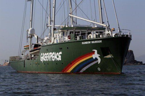 Greenpeace im Dauereinsatz: Die „Rainbow Warrior III“ befährt die Meere im Kampf gegen die Umweltverwüstung. FOTO: EPA