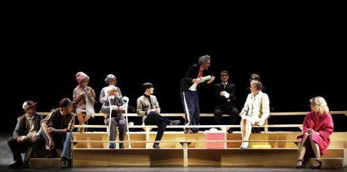 Heinrich von Kleists Lustspiel „Der zerbrochne Krug“ wird ab heute im Großen Haus des Vorarlberger Landestheaters am Kornmarkt in Bregenz gespielt. foto: vlbg. landestheater