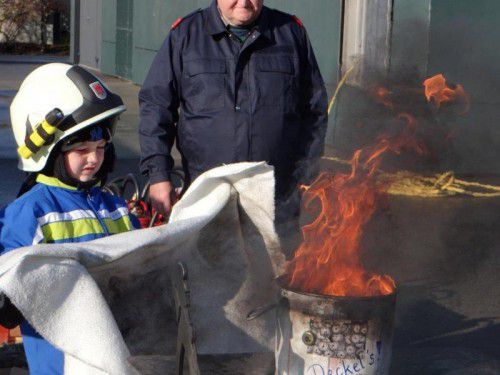 „Heißer“ Besuch bei der Feuerwehr.  Foto: OF Koblach  