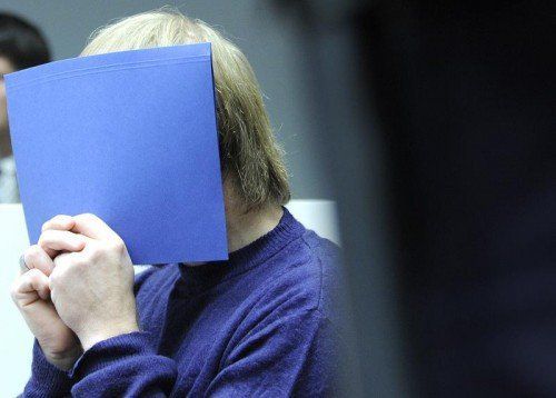 „Ich bereue es sehr“, meinte der Verurteilte unter Tränen.  APA