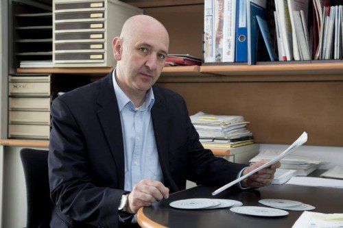 Ing. Apostolos Konstantinou prüft sehr genau.  Foto: VN/Paulitsch