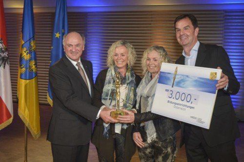 LH Erwin Pröll freute sich mit Gerda Krämer und Helga Bach sowie Dieter Zocholl (InMedig) über den Preis, der nach Vorarlberg ging. Foto: Herbst