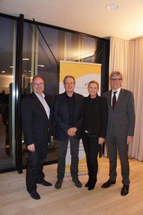  Obmann Manfred Rünzler, Heinrich Geissler, Obfrau Doris Zimmermann, Raiffeisen-Chef Wilfried Hopfner.  Foto: 45 plus  