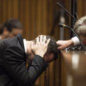 Oscar Pistorius bricht vor Gericht in Tränen aus