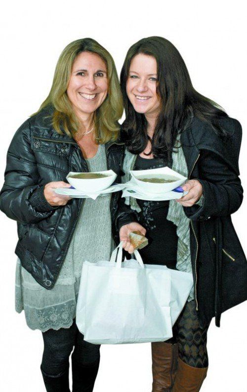 Petra Schwar (l.) mit Patricia Vonderleu. Fotos: Franc