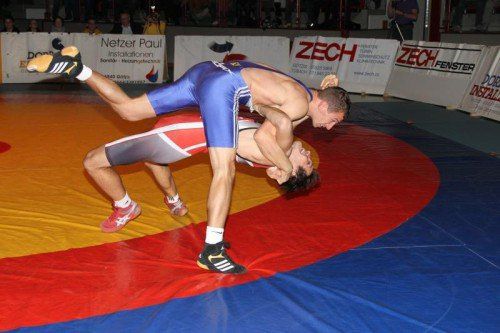 Philipp Häusle (rotes Trikot) wurde 2013 Zweiter. schwämmle