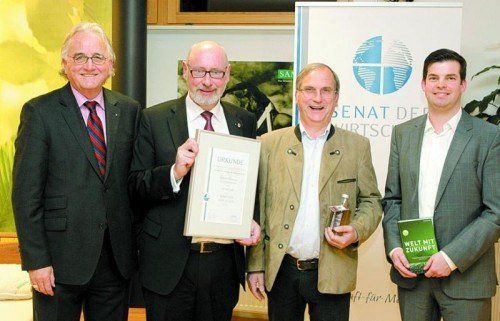 „Senat der Wirtschaft“-Vorstand Hans Harrer, Neo-Senator Günther W. Amann-Jennson, Bgm. Eugen Gabriel und IV-GF Mathias Burtscher. ame