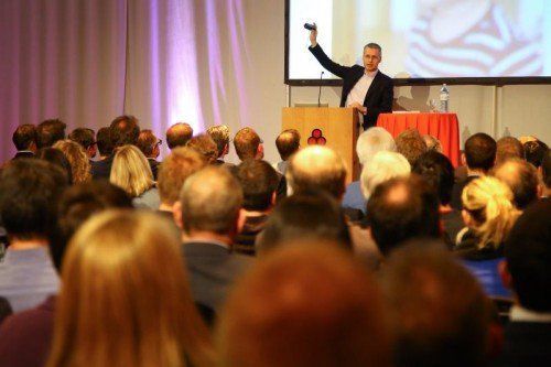 Über 200 Besucherinnen und Besucher beim Vortrag von Oxford-Professor Viktor Mayer-Schönberger. Fotos: VN/Hofmeister