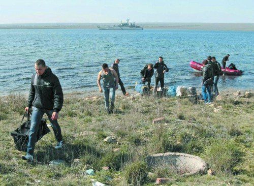 Ukrainische Truppen verließen gestern die Schwarzmeer-Marinestation „Konstantin Olshansky“. Foto: REUTERS
