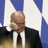 Hoeneß legt Ämter nieder und geht ins Gefängnis