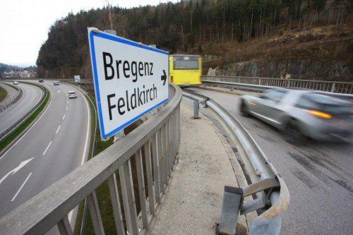 Viele Autolenker nutzen die Felsenau, um den Stau auf der L 190 zu umfahren. Foto: VN/Hofmeister