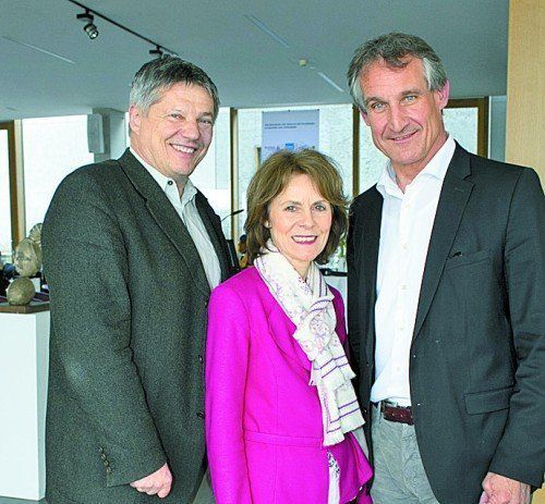 Vize-Rektor Oskar Müller, Gabriela Dür und Alt-GF Markus Linhart (r.).