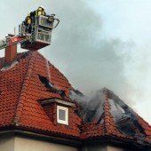 Zwei Mädchen sterben in Flammen