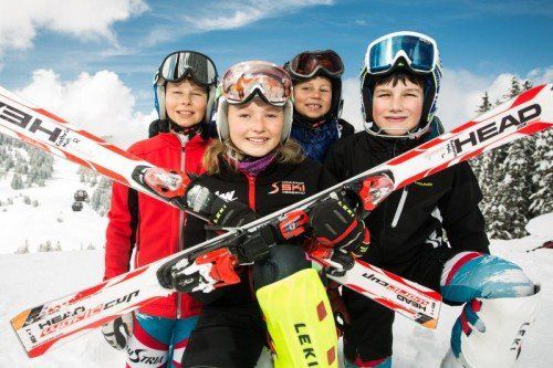 wetter, feature, wetterfeature, sonne, schnee, winter, ski, saison, bilanz, winterbilanz, tourismus, skigebiet in mellau, die brenzerwälder kinder vlnr martin-luis, katharina, magnus und jakob nutzten das schöne wetter für einen trainingslauf für den mellauer frühjahrslauf, der diesen samstag stattfindet.