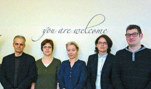 Zum vierten Mal ausgezeichnet: Das Hotel Viktor mit Geschäftsführer Armin Hotz und den Ausbildungsverantwortlichen Petra Vogt (Etage), Claudia Techt (Service), Ingrid Ellensohn (Rezeption) und Boris Voplakal (Küche).