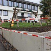 Schnifis: Neue Stützwand beim Kindergarten
