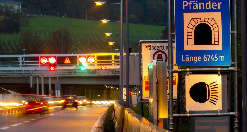 Wegen Tunnelsperre ist mit Verzögerungen und Staus zu rechnen. ⇒VN/RP