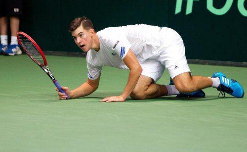 Dominic Thiem unterlag bei seinem Davis-Cup-Debüt gegen Norbert Gambos in vier Sätzen. Foto: gepa