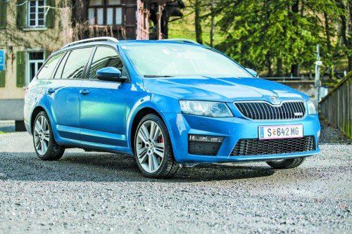 Stattlich-sportlich steht er da, der RS Combi Octavia. Kommt ohne Krawalldesign aus und macht trotzdem viel her. Fotos: vn/Steurer