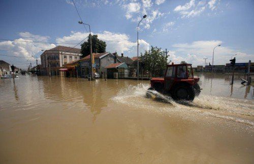 Angst vor Seuchen und Minen: Verheerende Folgen werden in Bosnien-Herzegowina, Serbien und Kroatien immer deutlicher. FOTO: AP