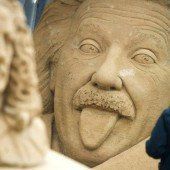Albert Einstein aus Sand