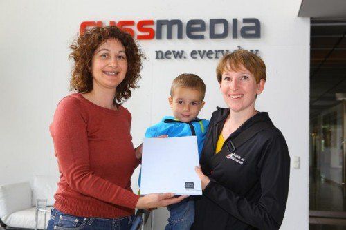 Birgit Harich und Sohn Niklas mit Patrizia Gunz (Russmedia). VN/HB