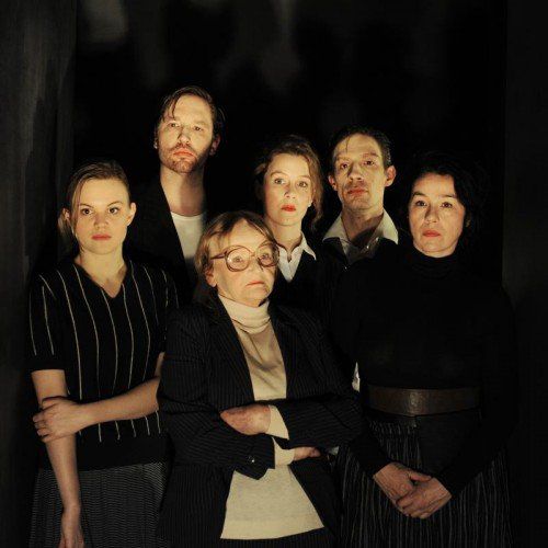 Das Ensemble des Schauspielhauses Wien gastiert mit zwei Produktionen in Bregenz.  Foto: Pelekanos  