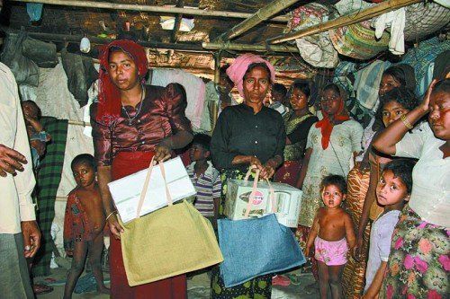 Die Flüchtlinge aus Myanmar leben in Neu Delhi in einfachsten Verhältnissen, können aber auf Hilfe aus dem Land hoffen. Fotos: Margot Pires