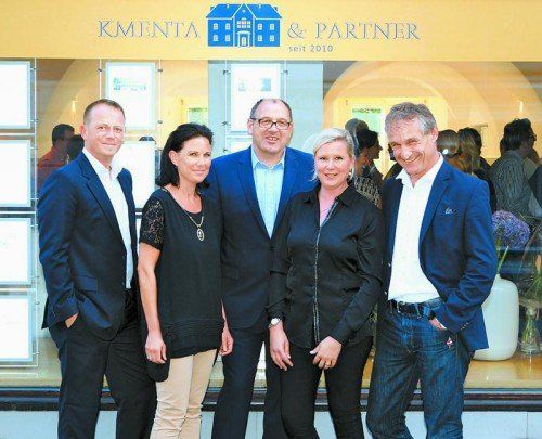 Die Immobilienmakler Stefan Kammerlander, Evelyn Burger-Zimmermann , Gerson H. Ferstl und Ingrid Kmenta sowie Bürgermeister Markus Linhart. Fotos: ame