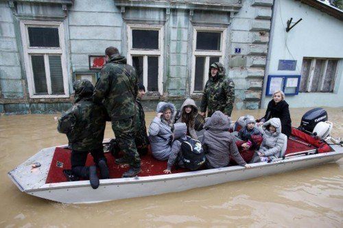 Die Stadt Obrenovac war am schlimmsten betroffen. Tausende Menschen mussten ihre Häuser verlassen.  Foto: Reuters