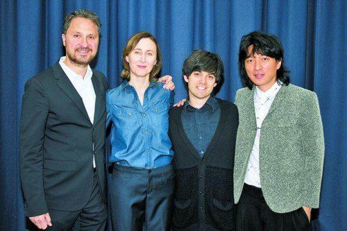 Dir. Yilmaz Dziewior mit Maria Eichhorn, David Michael Di Gregorio und Sung Hwan Kim (v.l.).