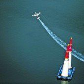 Hannes Arch führt beim Air Race