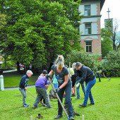 Bludenzer Volksschüler gestalten Schulhof um