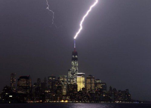 epaselect epa04221665 A bolt of lightning hits the antenna on top of One World Trade Center in Lower Manhattan, New York, USA, 23 May 2014, as an electrical storm moves over New York. EPA/GARY HERSHORN