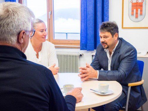 „Es sind ein paar Euro mehr geworden. Ich verdiene inzwischen 862 Euro netto im Monat“: Gemeindechef Walter Rauch im VN-Gespräch.