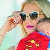 Stefani zeigt stolz ihren Superman