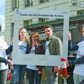Mahnwache gegen die Kürzung der Entwicklungshilfe