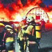 Lagerhallen in Vollbrand