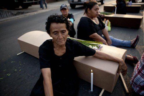 Frauen protestieren gegen die Gewalt in Honduras.  Foto: EPA