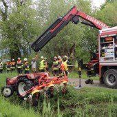Mit Traktor in den Tod gestürzt